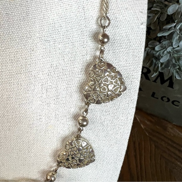 Elegant Silver Heart Necklace - Picture 3 of 8